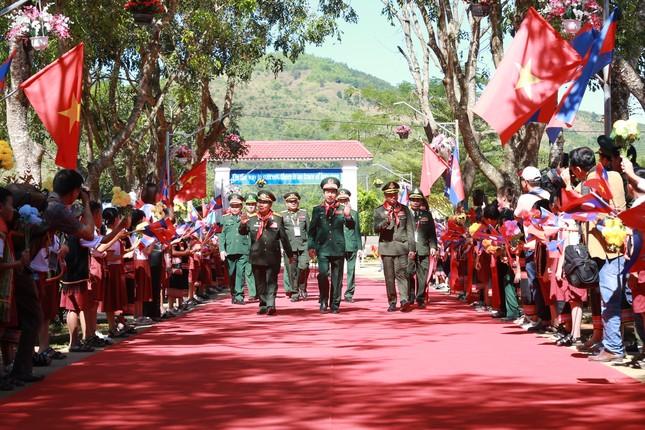 Giao lưu hữu nghị quốc phòng biên giới Việt Nam-Lào-Campuchia lần thứ nhất ảnh 9